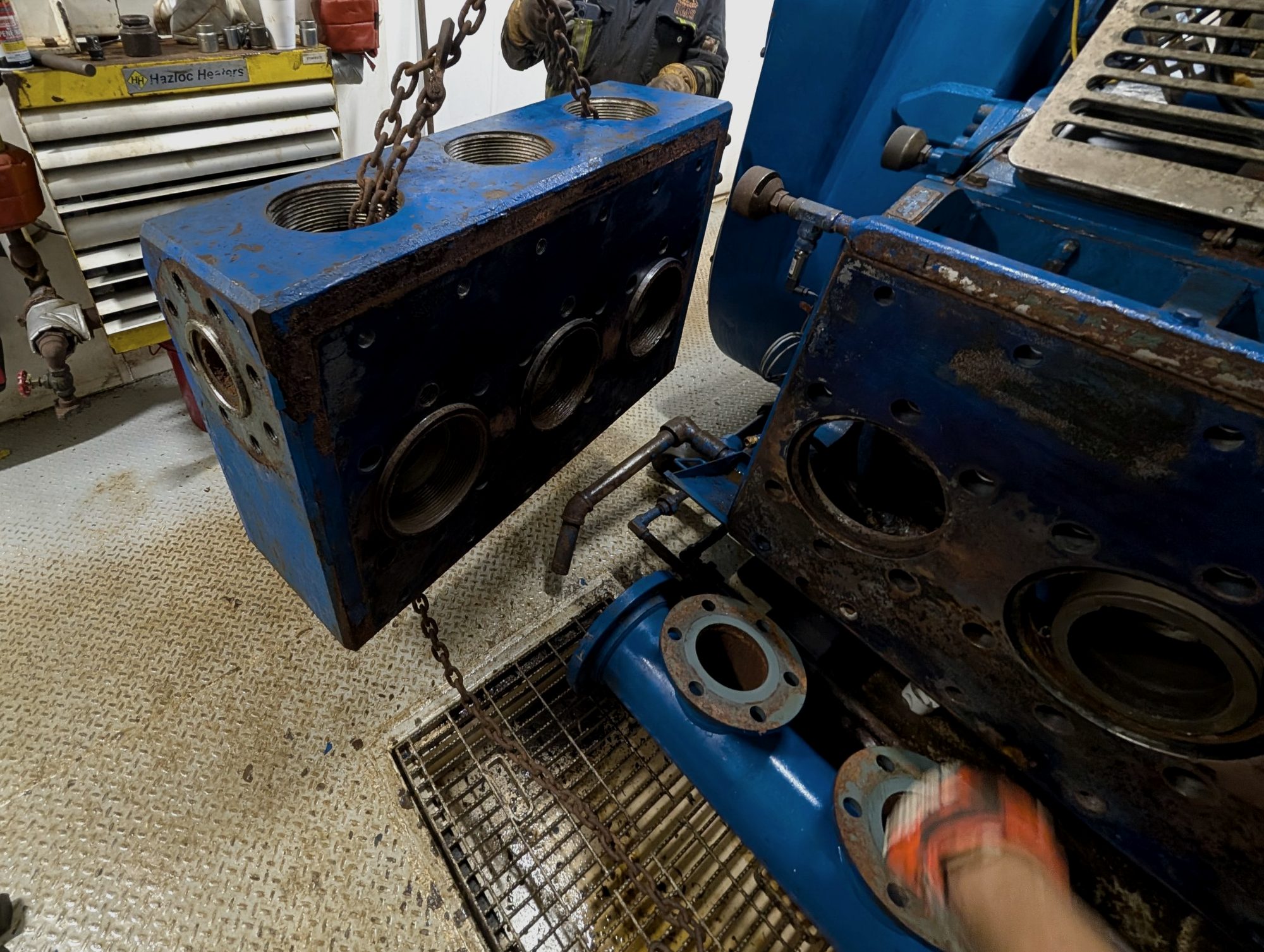 Old fluid end coming off